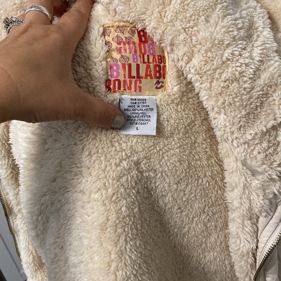 BILLABONG HOODED VEST WITH FAUX FUR LINING AND RUFFLES - Picture 16 of 16